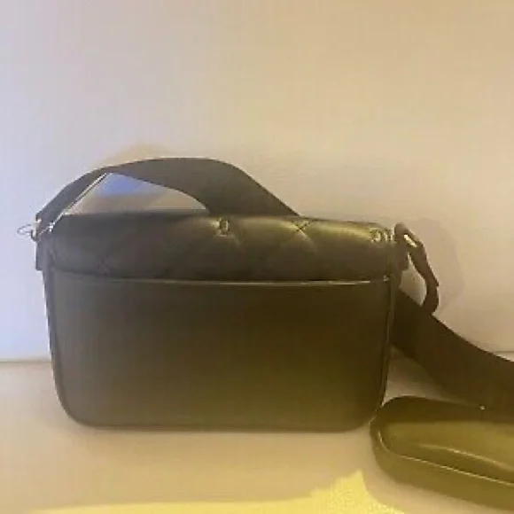 NWT GUESS COLTON MINI QUILTED CROSSBODY BAG W AIRPOD CASE BLACK - Picture 4 of 4